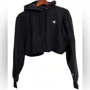 Champion cropped boxy Sweatshirt in black size medium